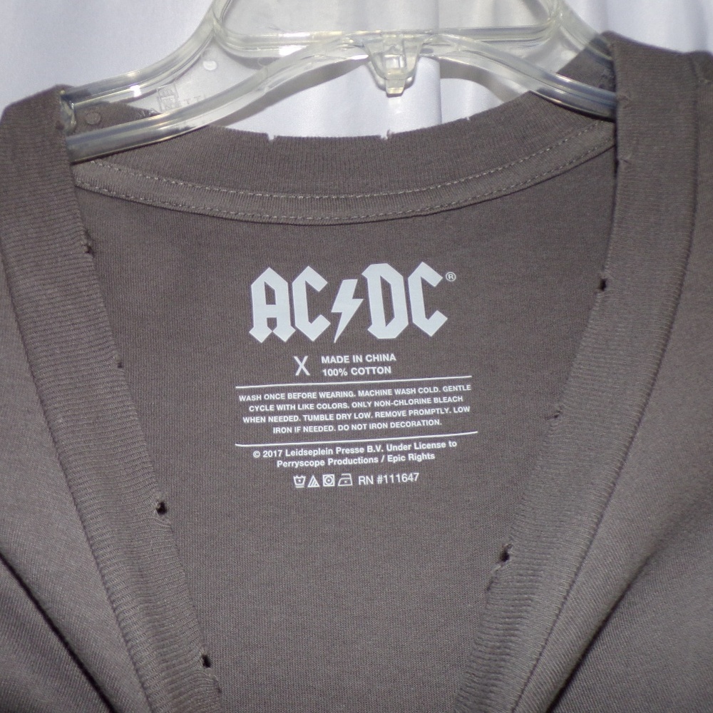 2 For $10 AC DC Women's Size X 14W Gray Shirt - Picture 2 of 4